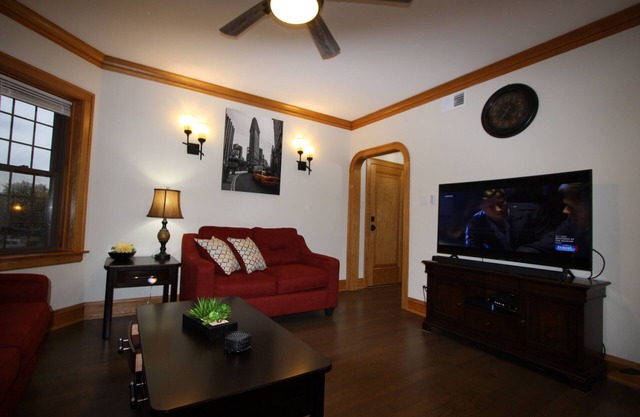 Upgraded,Spacious 3 Bedroom Apartment.