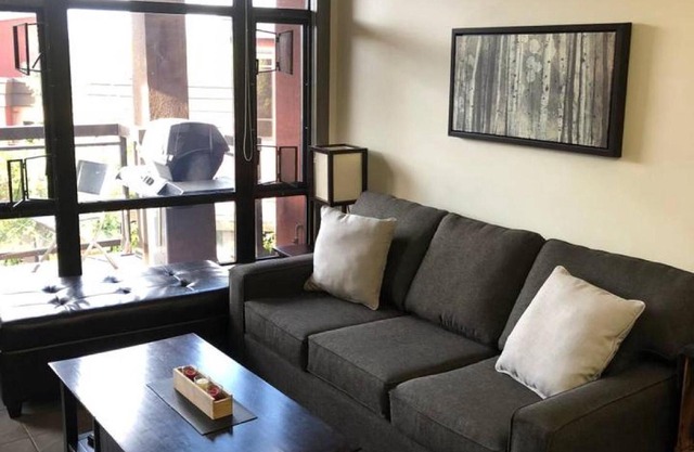 Upper Floor w/Courtyard View #550