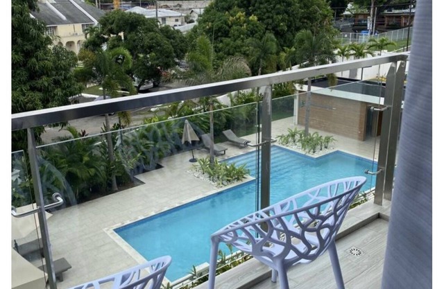 Upscale 2 Bedroom Apt w/gym access and pool view