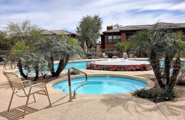 Upscale 2-BR Condo North Scottsdale - Quiet, Pool, Wifi, Golf, Shopping