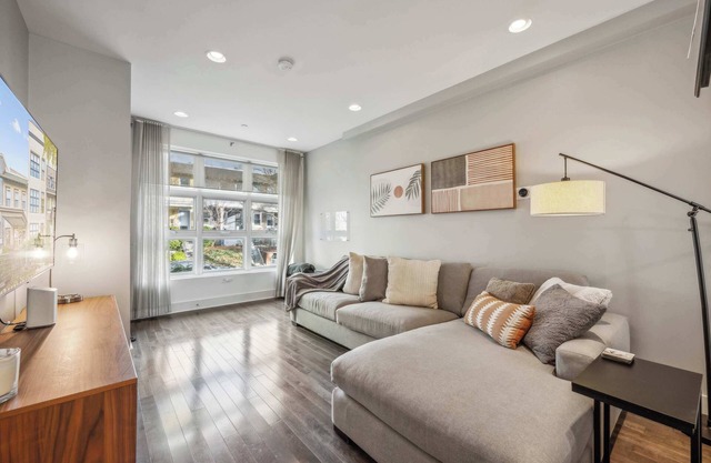 Upscale 2BR/2.5BA in NoMA, close to Union Station, National Mall, Union Market a