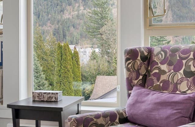 Upscale 2BR Overlooking View Escape