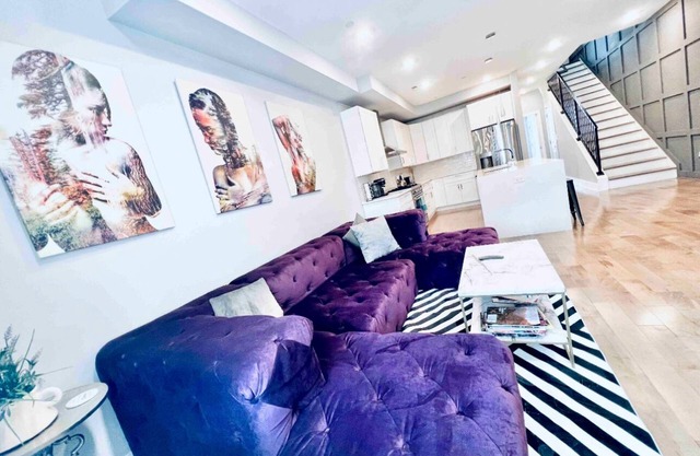 Upscale 3BRD Rooftop TV+Monument Views+Parking @H st Corridor Free Cancellation