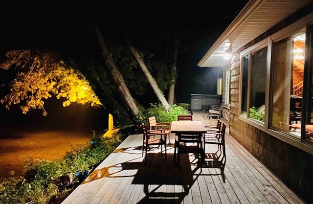 Upscale Boardman River! Hot Tub! Fireplace!