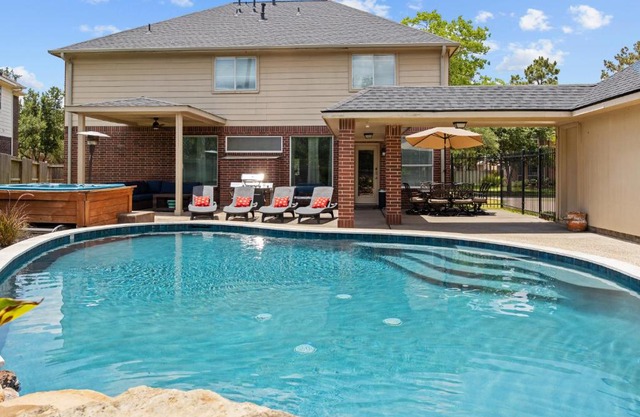 Upscale Cypress Stay Pool Hot Tub EV Sleeps 20