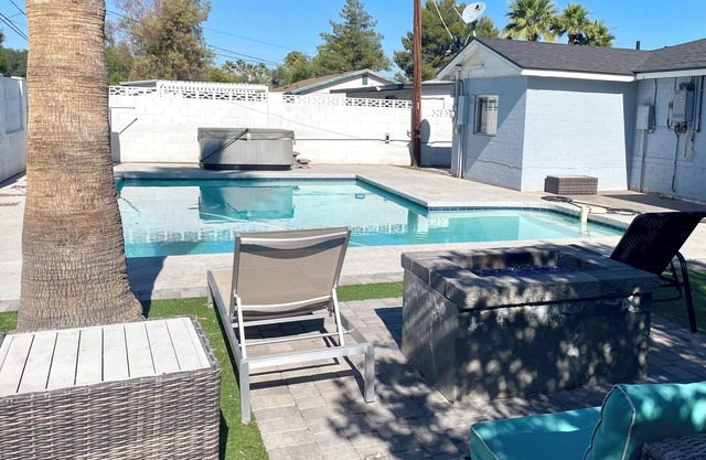Upscale Entire Home with Pool & Spa - Scottsdale