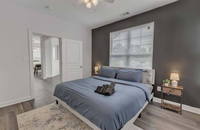 Upscale King 3BR Suite Mins to Downtown Raleigh!