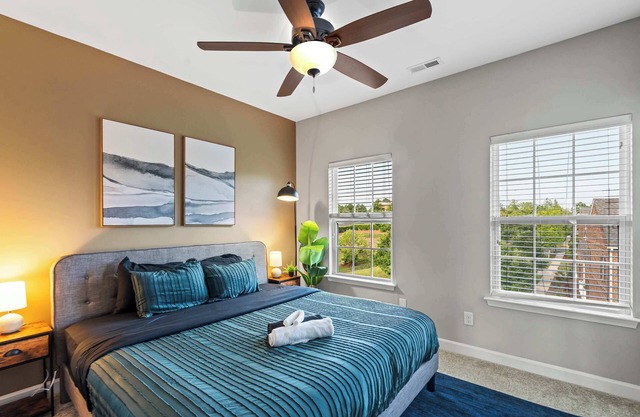 Upscale King 3BR Townhouse Pineville!