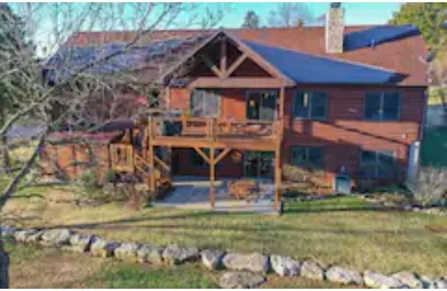 Upscale Lakefront Table Rock Cabin with nearby Launch