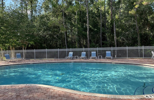 Upscale Long Stay -KING Bed -POOL-Wifi -Tampa Palms -Moffitt -Gated -Pets OK-HK1