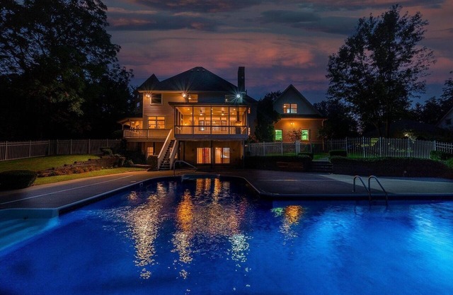 Upscale Lower Level Ideal For A Cozy Getaway. nPool, Hot Tub, Billiards