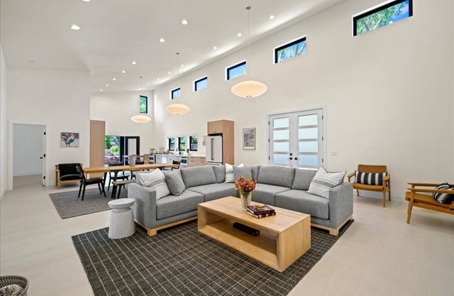 *Upscale Modern Contemporary Retreat in Stunning Ridgway*