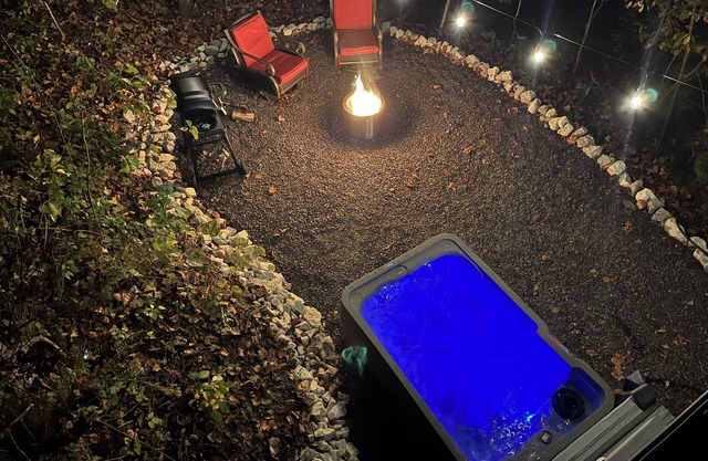 UPSCALE Shipping Container Cabin-Private-High Speed WIFI!-Hot Tub!-In The Woods!