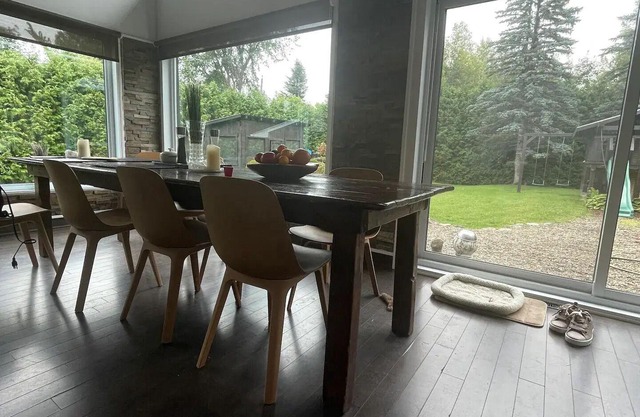 Upscale Spacious Chalet w Hot Tub Laurentians, QC!nn
