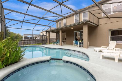 Upstay Home w Pool Hot Tub & Patio - Pet Friendly