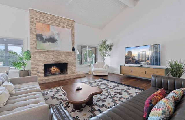 Upstay—Luxurious Retreat with Private Pool & Patio