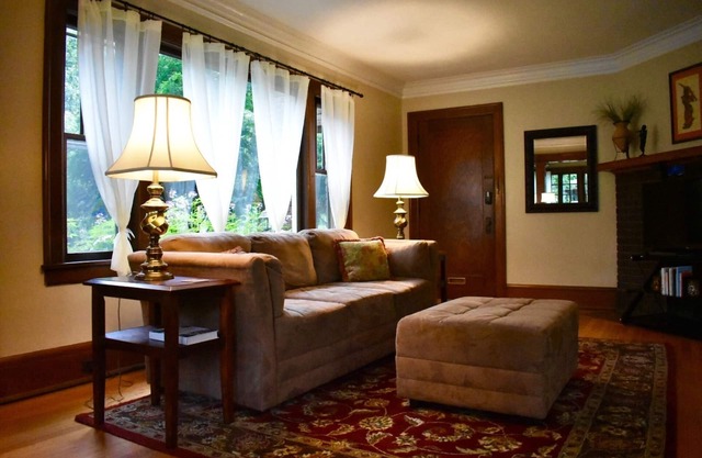 Uptown 3BR steps to Lake Calhoun, near Downtown&Mall of America, Garden Patio!