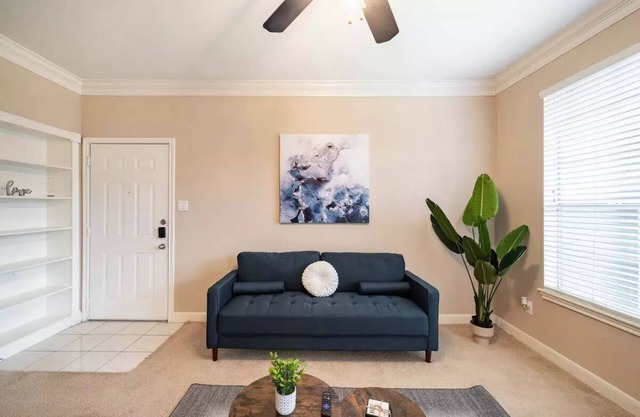 Uptown Escape | Modern, 1BD Apt near the Galleria