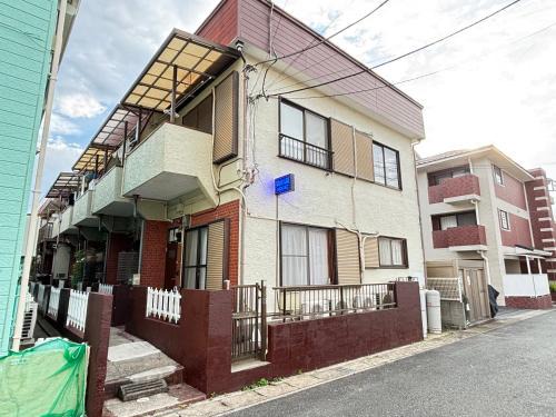 URAYASU HOUSE! for up to 6 people, 15 min bus ride to Disney! Location is 6-8-38 Horie Urayasu City Chiba Prefecture 場所は千葉県浦安市堀江6-8-38です,玄関横のキーボックスのPIN番号はご予約後に,チェックイン情報を見る,をご覧下さい