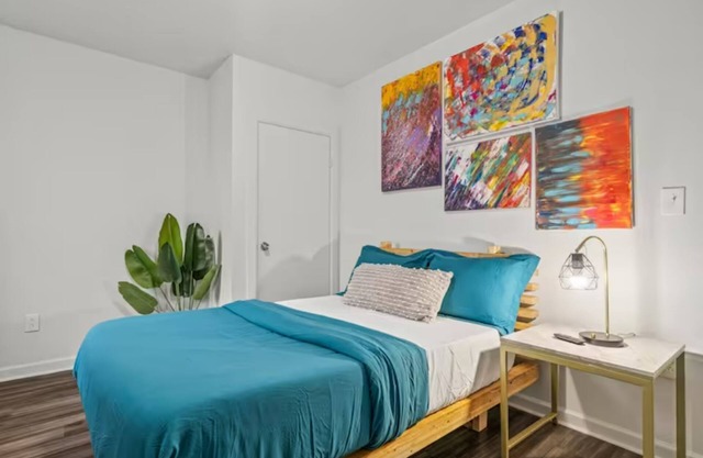 Urban Chic Apartments Near Center City