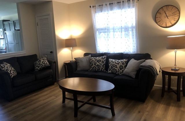 Urban comfort just remodeled! Located downtown Washington