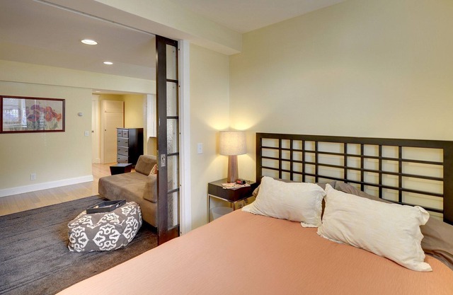 Urban Contemporary Condo in Brownstone. Light Rail Train/ Bike