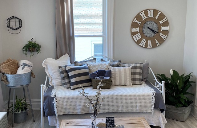 Urban Farmhouse- Downtown/Midtown