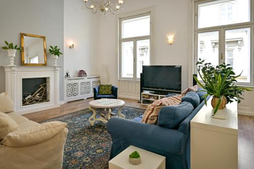 Urban Haven - 3 Beds, 3 Baths, Free Parking, Near Central Market