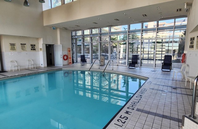 Urban Oasis: 1BR City Centre/Parking Included