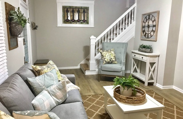 Urban Oasis 3 Miles to Cincy Sleeps 12