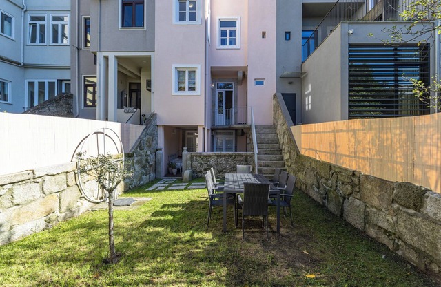 Urban Oasis: central villa with garden