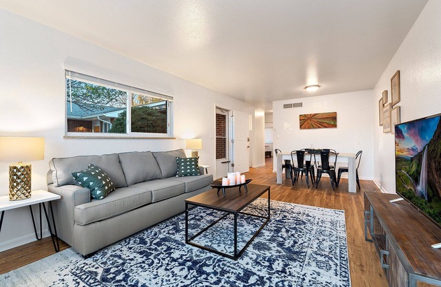 Urban Oasis Near Old Town & PVH – Dog Friendly!