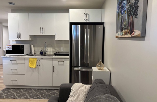 Urban Oasis - Your Private Air Conditioned Suite