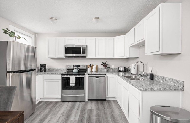 Urban Retreat: Modern Comfort Meets Cultural Charm