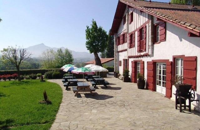 URRUGNE, studio + mezzanine in a typical house