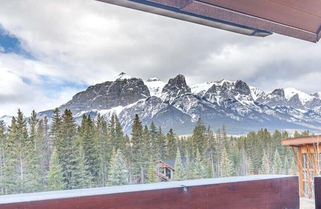 "Utopia" at Rundle Cliffs Lodge