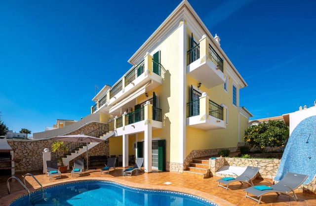 V4 Villa Pera 4 quartos com piscina privada