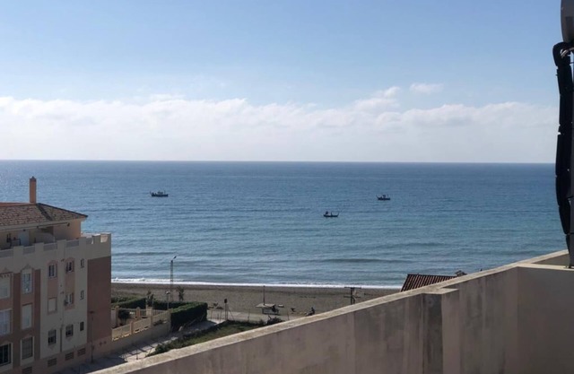 Vacation apartment, directly on the beach with 2 terraces.