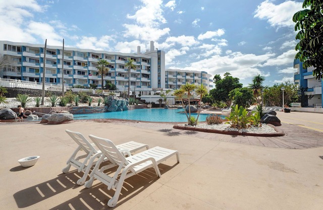 Vacation Apartment 'Green Mary' with Shared Pool, Wi-Fi and Air Conditioning