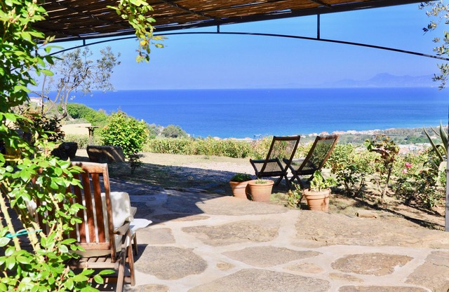 Vacation apartment with large natural stone terrace, sea view guaranteed