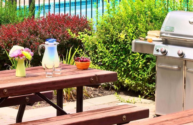 Vacation Day Is Always A Great Idea! Free Parking, Near Dublin Arts Council