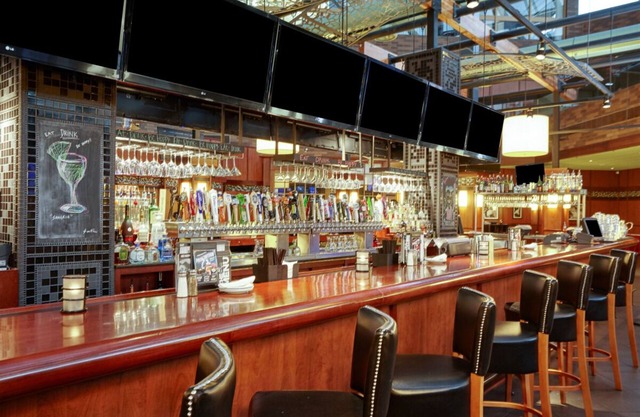 Vacation Day Is Always A Great Idea! Onsite Restaurant, Free Parking