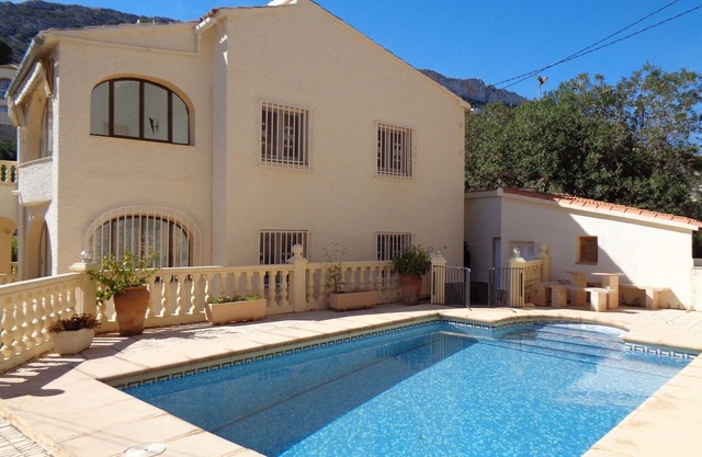 Vacation home for 4 persons with priv. Pool, air conditioning, internet