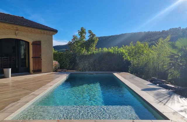 Vacation home in Ardèche with swimming pool. Calm and natural!