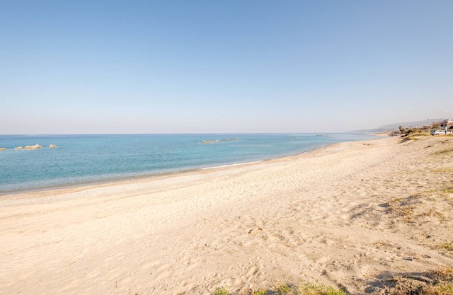 Vacation Home "La Casa di Giò" with Private Terrace, Shared Garden & Tennis Court