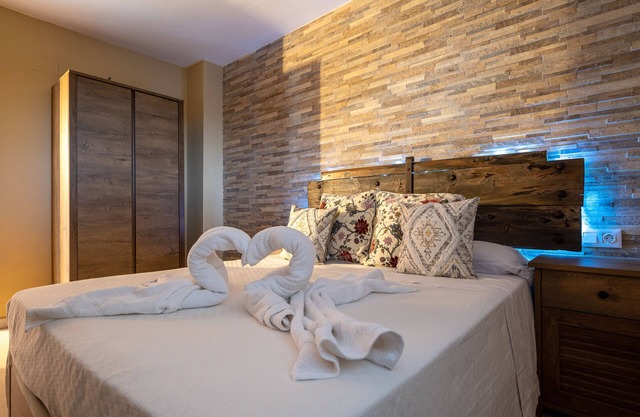 Vacation Home 'Lo Riu' near River with Mountain View, Wi-Fi, Terrace & A/C