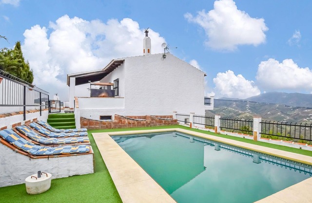 Vacation home with fantastic view and pool.