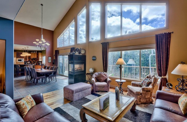 Vacation home with lots of amenities and convenient location to ski runs nearby