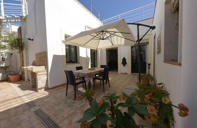 Vacation home with private pool, Floridia