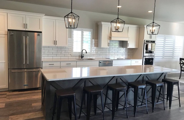 Vacation In STYLE! 2 minutes to Road America, Beach, Golf, Downtown Elkhart Lake